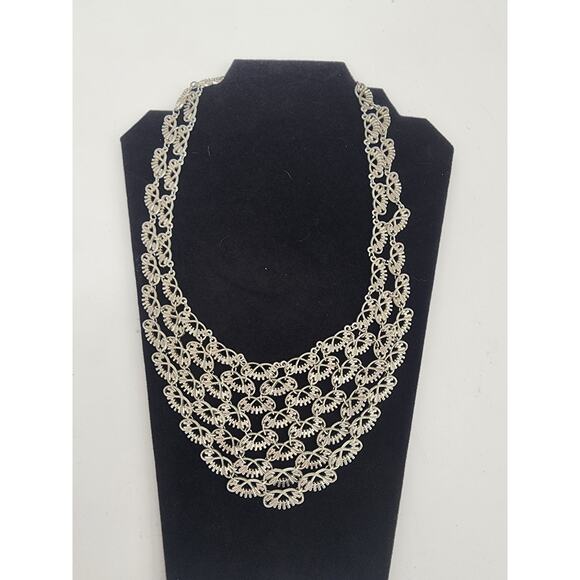 None and/or Unknown Jewelry - Stunning Silver-Toned Statement Bib Necklace